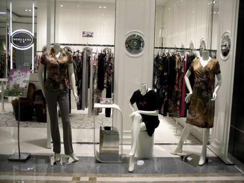 沐兰女装店铺展示