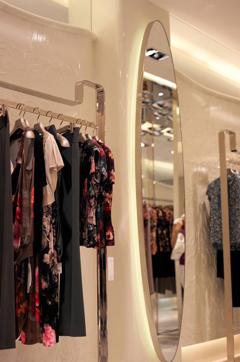 沐兰女装店铺展示