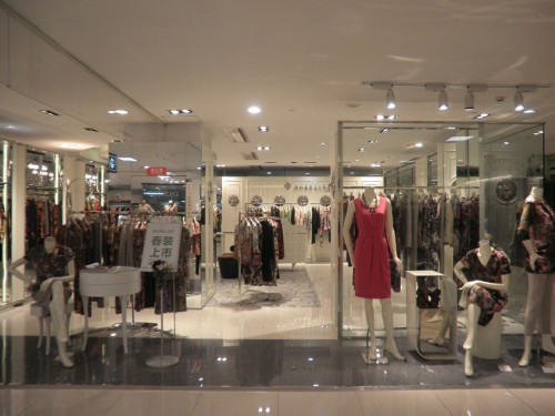 沐兰女装店铺展示