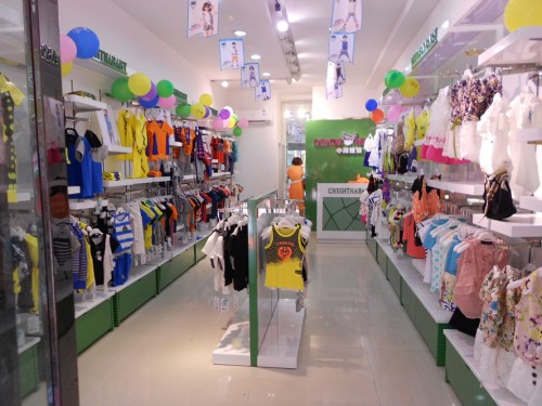 中阁娃娃童装店铺形象