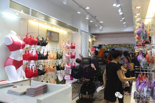 安婷内衣店铺展示