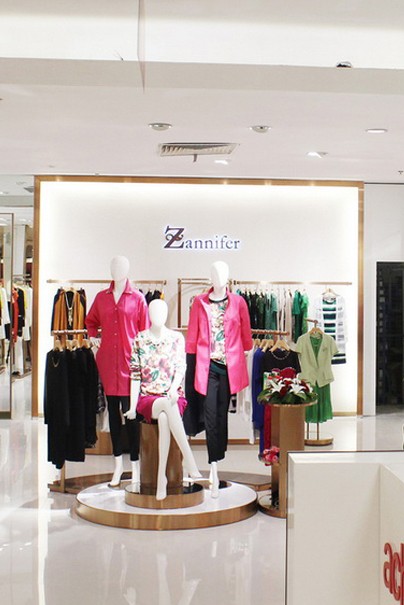 瓒妮佛女装店铺展示