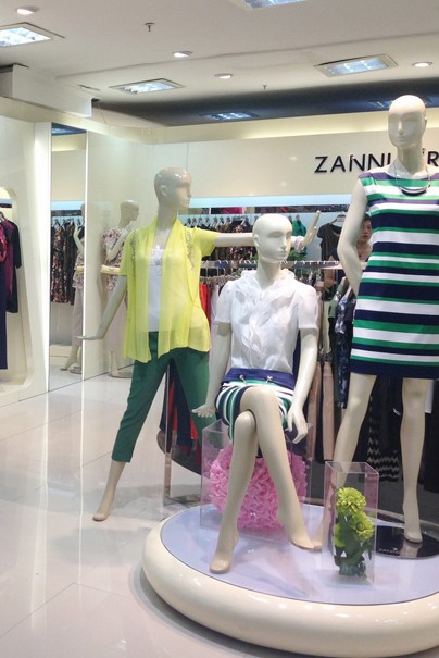 瓒妮佛女装店铺展示