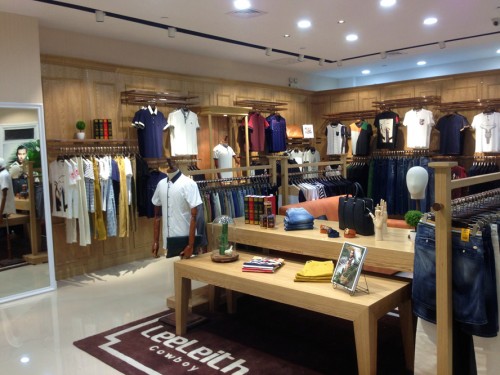 李蕾斯男装店铺展示