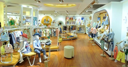 比比安童装店铺展示