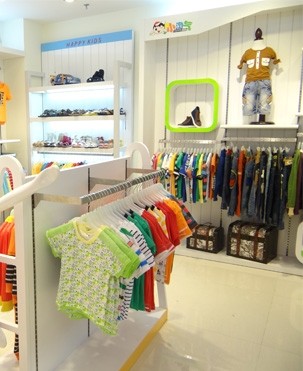 小淘气童装店铺形象