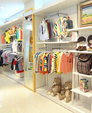 小淘气童装店铺形象