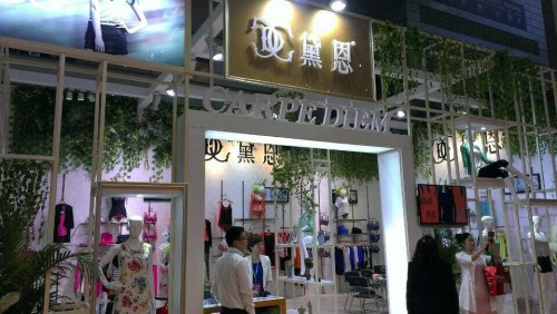 黛恩女装店铺形象