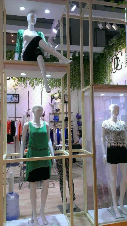 黛恩女装店铺形象