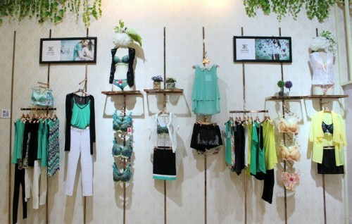 黛恩女装店铺形象