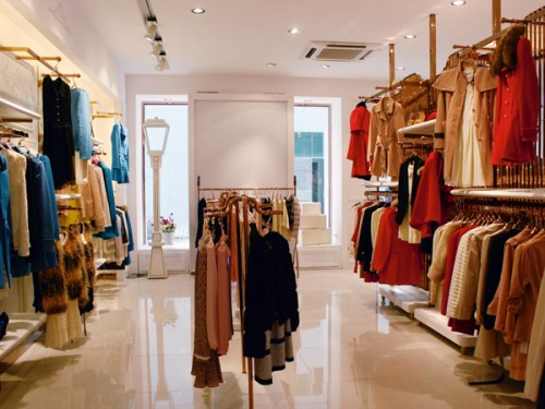 伊韵儿女装店铺展示