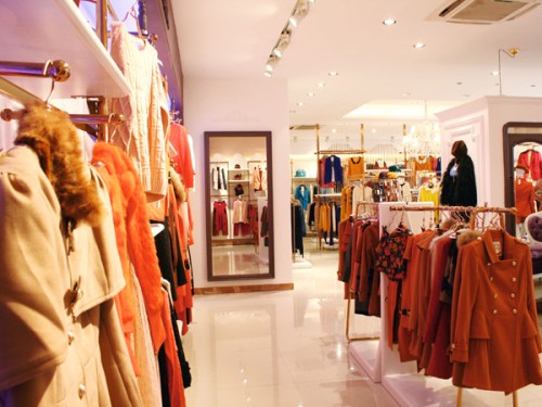 伊韵儿女装店铺展示