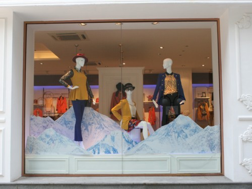 伊韵儿女装店铺形象