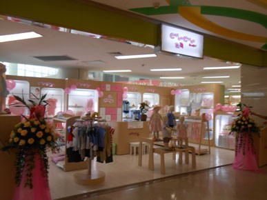 丑丑童装店铺形象