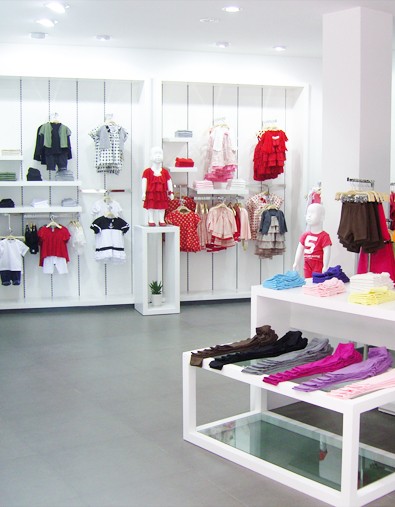 毛毛猪童装店铺展示