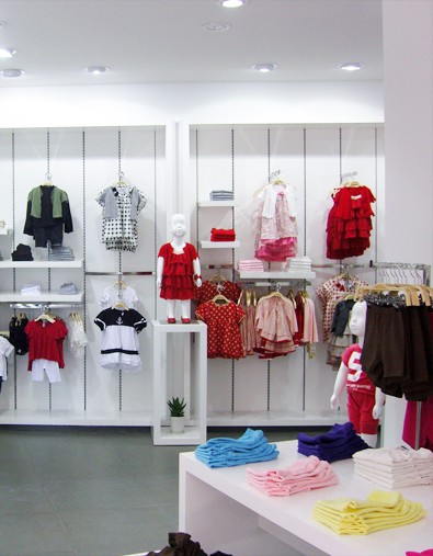 毛毛猪童装店铺展示