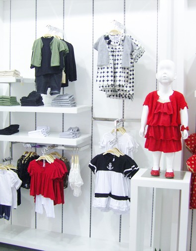 毛毛猪童装店铺展示