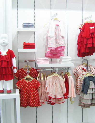 毛毛猪童装店铺形象