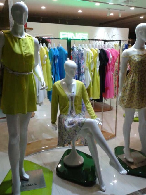 凡恩女装店铺展示