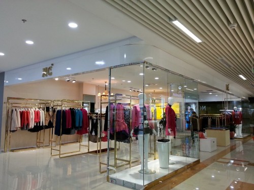 俪思女装店铺形象