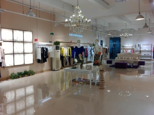 俪思女装店铺形象