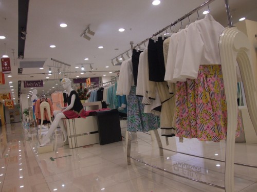 千思蔓女装店铺展示