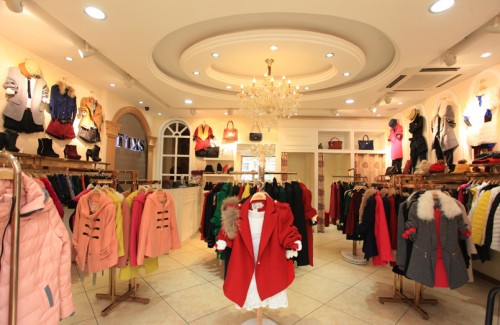 天添向尚女装店铺展示