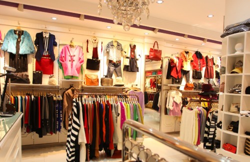 天添向尚女装店铺展示