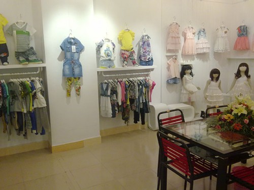 摩洛卡卡童装店铺展示