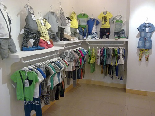 摩洛卡卡童装店铺展示