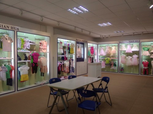 娜样年华童装店铺形象