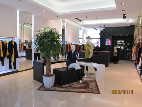 华人杰女装店铺展示