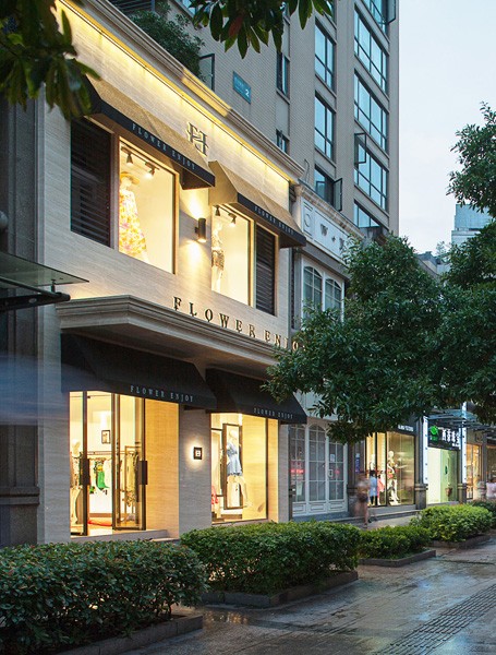 华人杰女装店铺展示