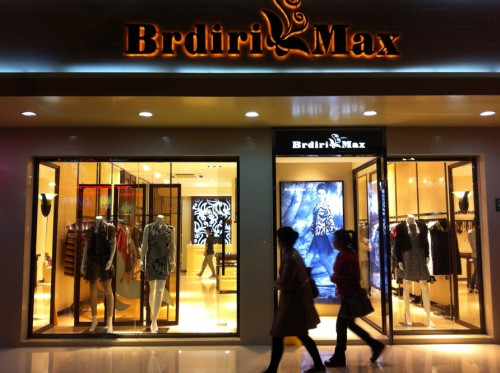 奕色女装店铺形象