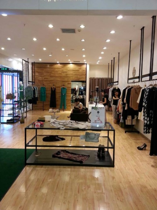 玉娜女装店铺展示