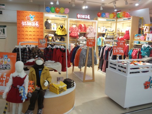 虹猫蓝兔童装店铺展示