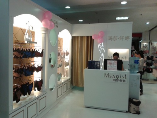 玛莎•纤婷内衣店铺展示