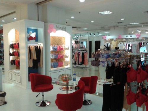 玛莎•纤婷内衣店铺展示