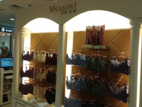 玛莎•纤婷内衣店铺展示