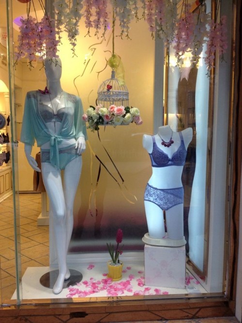 玛莎•纤婷内衣店铺形象