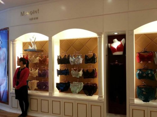 玛莎•纤婷内衣店铺形象