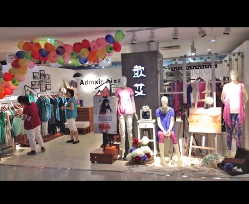 歆艾女装店铺展示