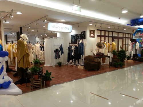 菀草壹女装店铺展示