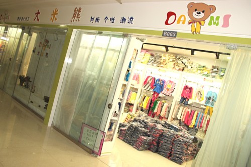 大米熊童装店铺展示
