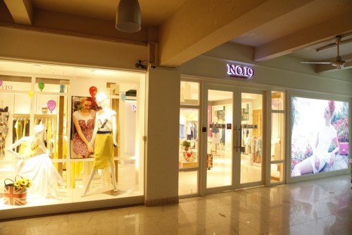 花园街19号女装店铺展示