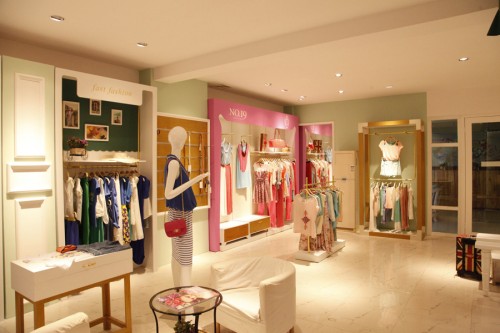 花园街19号女装店铺展示