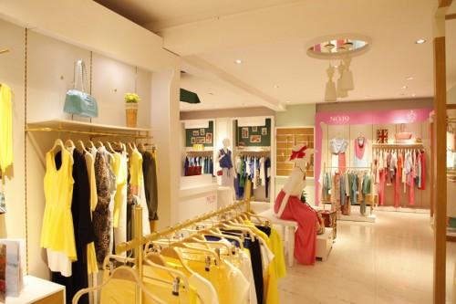 花园街19号女装店铺展示