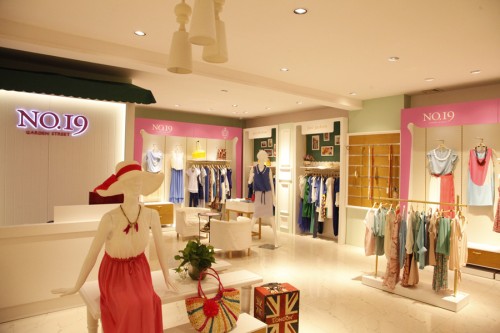 花园街19号女装店铺展示