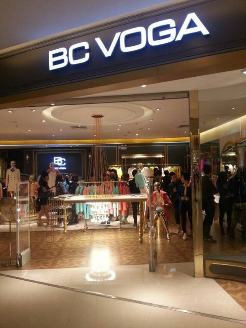 BAISIBCVOGA女装店铺展示