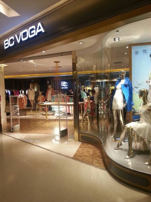 BAISIBCVOGA女装店铺展示